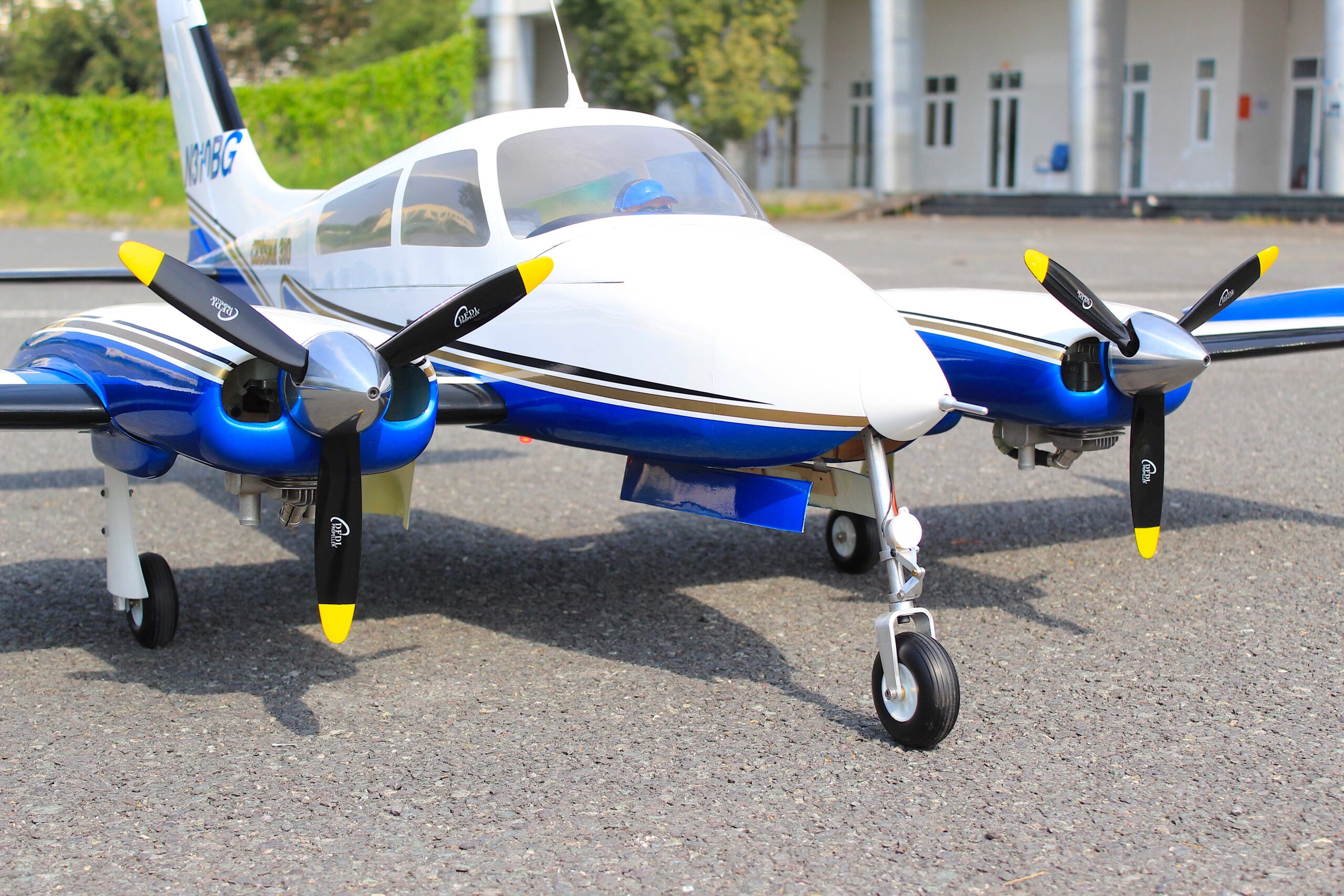 1/5 Giant Scale Cessna 310 Twin Engine 15cc ARF 81” including 3pcs of Electric Retracts Gear
